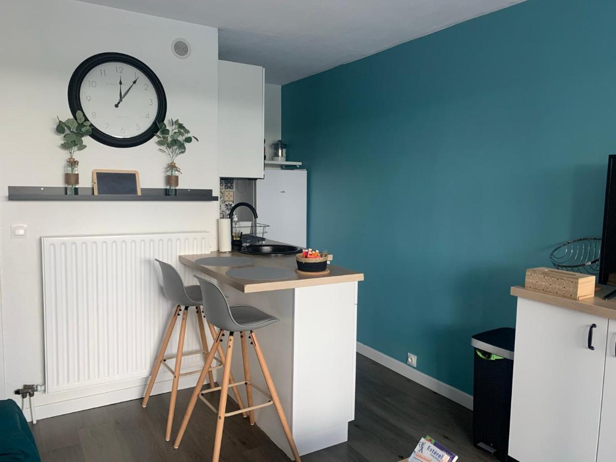 Chaleureux Appartement Face Au Port Sta Lucia, Tout A Pieds, Wifi Saint-Raphaël Eksteriør bilde