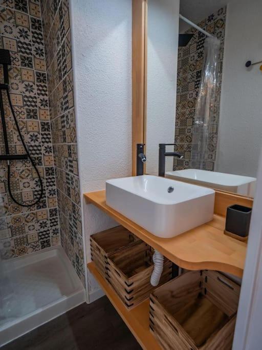 Chaleureux Appartement Face Au Port Sta Lucia, Tout A Pieds, Wifi Saint-Raphaël Eksteriør bilde