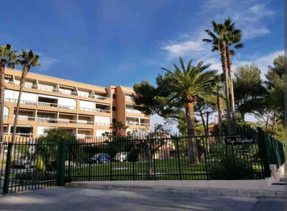 Chaleureux Appartement Face Au Port Sta Lucia, Tout A Pieds, Wifi Saint-Raphaël Eksteriør bilde