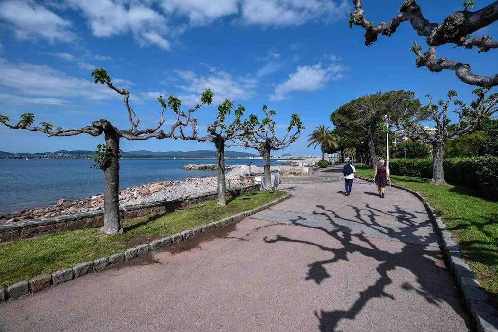 Chaleureux Appartement Face Au Port Sta Lucia, Tout A Pieds, Wifi Saint-Raphaël Eksteriør bilde